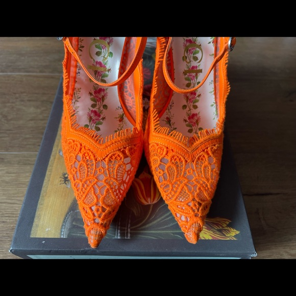 GUCCI-AUTHENTIC (NWT) Orange Lace & Crystal Buckle  Mary-Jane Heels! - Picture 4 of 16